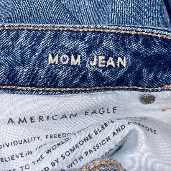 American Eagle Women’s Distressed Mom Jeans Size 10 - Picture 4 of 7